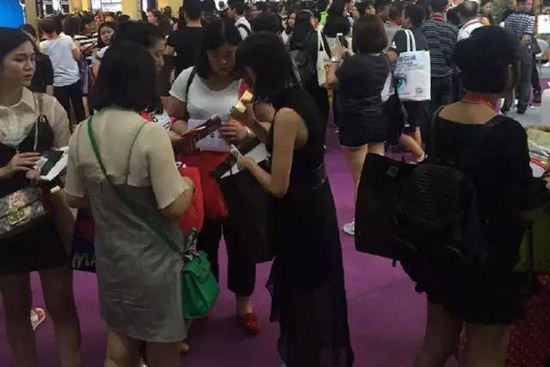 魔妮珂彩妝圓滿參展第45屆廣州美業(yè)博覽會 魔妮珂彩妝圓滿參展第45屆廣州美業(yè)博覽會